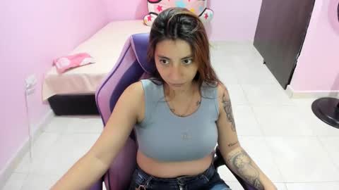 Snapshot of milky__boobs69 chatting on 11-25-25, 07:36 vale online show from 11-25-25, 07:36