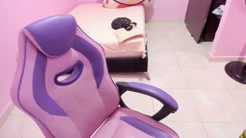 Snapshot of milky__boobs69 chatting on 11-26-25, 07:48 vale online show from 11-26-25, 07:48