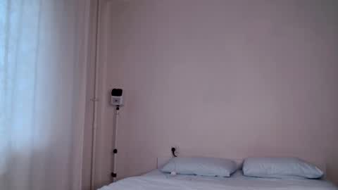 Snapshot of milky__way_ chatting on 10-15-25, 12:27 milky__way_ online show from 10-15-25, 12:27