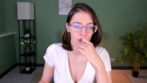 Eva online show from 06-18-26, 04:35