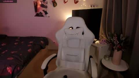 Snapshot of milky_wayx chatting on 12-25-24, 11:11 Lisa online show from 12-25-24, 11:11