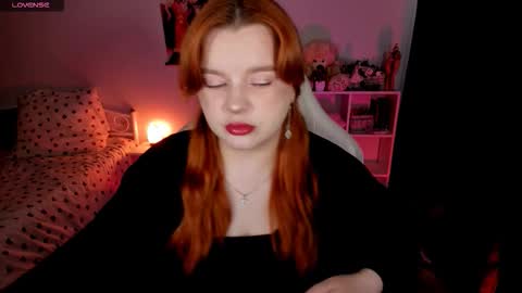 Snapshot of milky_wayx chatting on 10-27-25, 05:22 Lisa online show from 10-27-25, 05:22