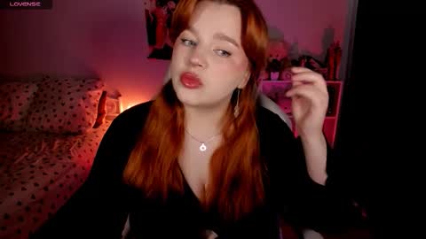 Snapshot of milky_wayx chatting on 11-06-25, 05:41 Lisa online show from 11-06-25, 05:41