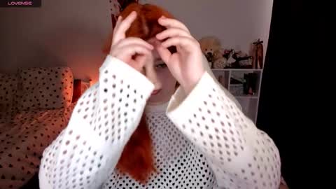 Snapshot of milky_wayx chatting on 11-12-25, 06:03 Lisa online show from 11-12-25, 06:03