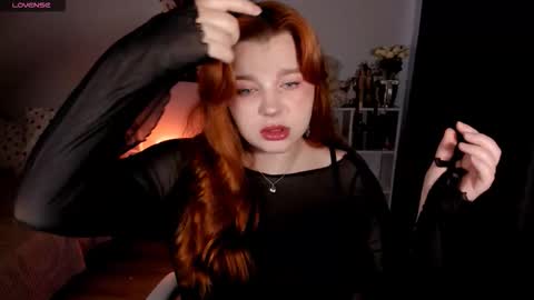 Snapshot of milky_wayx chatting on 11-30-25, 05:22 Lisa online show from 11-30-25, 05:22