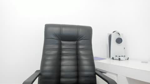 Snapshot of milkykandy chatting on 12-11-24, 04:20 Livia online show from 12-11-24, 04:20