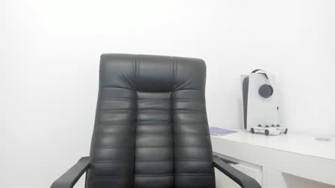 Snapshot of milkykandy chatting on 12-11-24, 07:25 Livia online show from 12-11-24, 07:25