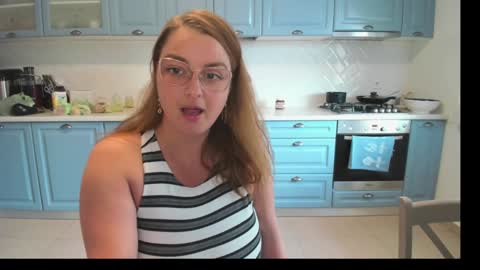 Snapshot of milkykandy chatting on 09-13-25, 10:15 Livia online show from 09-13-25, 10:15