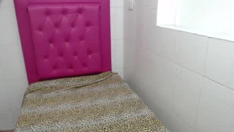 Snapshot of milkyway_18 chatting on 02-16-25, 12:32 milkyway_18 online show from 02-16-25, 12:32