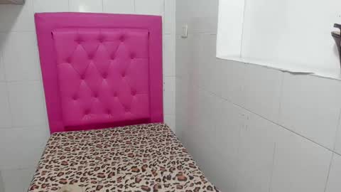 Snapshot of milkyway_18 chatting on 09-30-25, 02:00 milkyway_18 online show from 09-30-25, 02:00