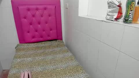 Snapshot of milkyway_18 chatting on 11-30-25, 01:37 milkyway_18 online show from 11-30-25, 01:37