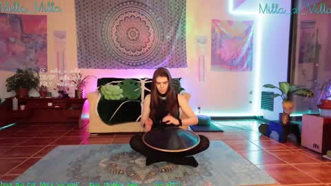 milla_milla online show from 01-01-25, 06:15