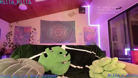 milla_milla online show from 10-07-25, 05:26