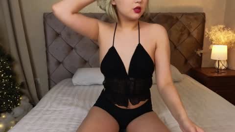 Snapshot of milla_waves chatting on 12-13-24, 04:38 Milla or just Mi online show from 12-13-24, 04:38