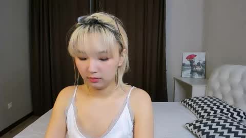 Snapshot of milla_waves chatting on 09-17-25, 07:15 Milla or just Mi online show from 09-17-25, 07:15