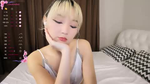 Snapshot of milla_waves chatting on 11-15-25, 12:56 Milla or just Mi online show from 11-15-25, 12:56