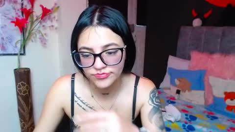 Violeta online show from 11-21-25, 04:16