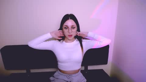 Snapshot of millasamsd chatting on 11-25-25, 08:36 Milla online show from 11-25-25, 08:36