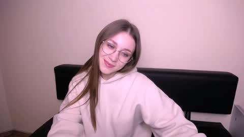 Snapshot of millasamsd chatting on 11-27-25, 10:28 Milla online show from 11-27-25, 10:28