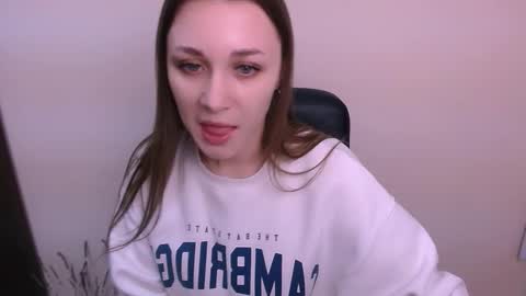 Snapshot of millasamsd chatting on 11-29-25, 09:01 Milla online show from 11-29-25, 09:01