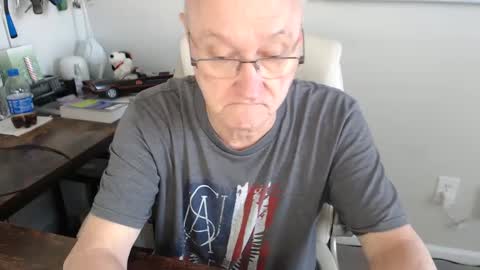 Snapshot of millenium0129 chatting on 02-26-25, 06:54 millenium0129 online show from 02-26-25, 06:54