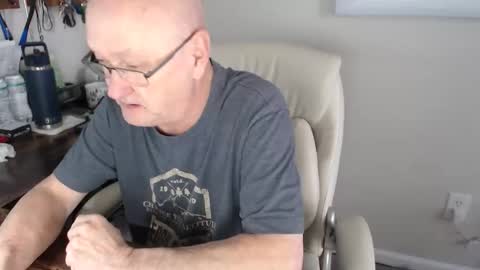 Snapshot of millenium0129 chatting on 11-21-25, 05:44 millenium0129 online show from 11-21-25, 05:44