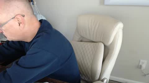 Snapshot of millenium0129 chatting on 12-03-25, 06:28 millenium0129 online show from 12-03-25, 06:28