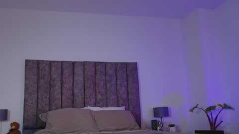 Mila  online show from 09-16-25, 11:33