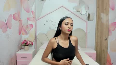 Snapshot of millieskinny18 chatting on 06-16-26, 02:58 Miley online show from 06-16-26, 02:58
