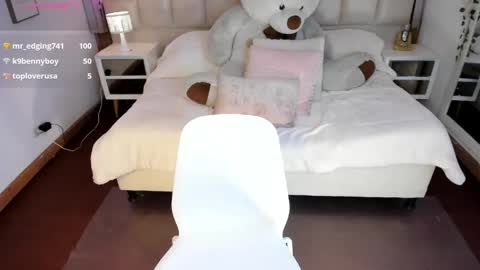 Milena online show from 04-28-26, 02:27