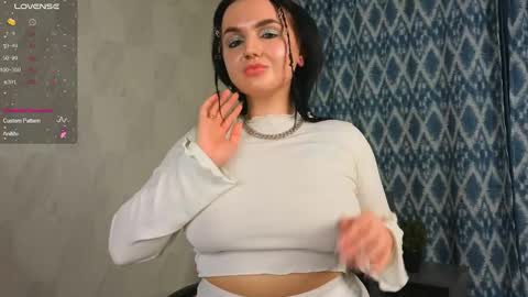 Snapshot of millyboby chatting on 12-17-25, 03:18 Nika online show from 12-17-25, 03:18