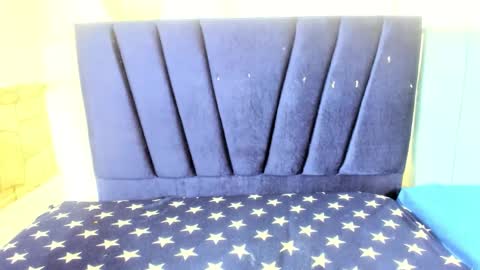 Snapshot of milu_18_ chatting on 10-26-25, 12:00 milu_18_ online show from 10-26-25, 12:00