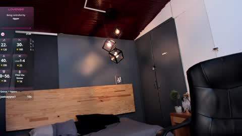 Snapshot of milu_collins chatting on 01-16-25, 05:33 Milu online show from 01-16-25, 05:33