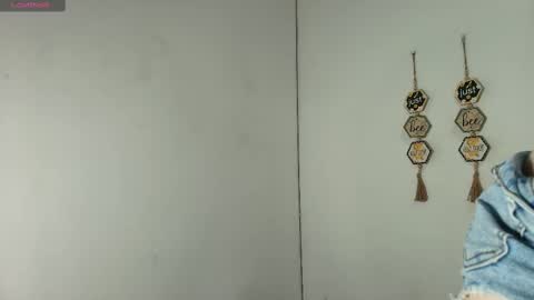 Snapshot of milu_gomez chatting on 09-18-25, 08:00 Milu Gomez online show from 09-18-25, 08:00