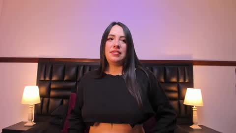 Snapshot of milu_w4llace chatting on 02-15-25, 11:03 Milu Wallace online show from 02-15-25, 11:03