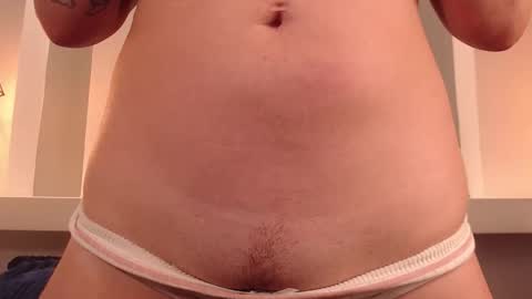 Snapshot of milu_w4llace chatting on 11-12-25, 12:22 Milu Wallace online show from 11-12-25, 12:22