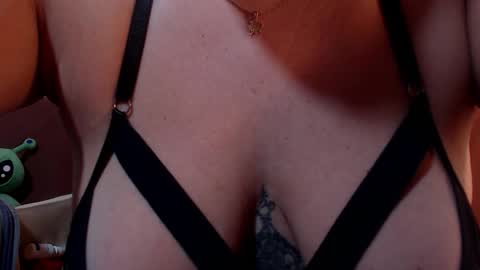 Milu Wallace  online show from 03-01-26, 01:07