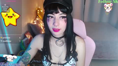 mily_milk_ online show from 12-11-24, 08:15