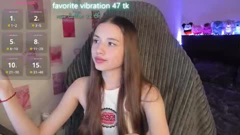 Snapshot of milyamess chatting on 06-26-26, 06:45 Emily online show from 06-26-26, 06:45