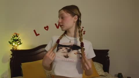 Snapshot of mimichelle chatting on 12-22-24, 01:00 mimichelle online show from 12-22-24, 01:00