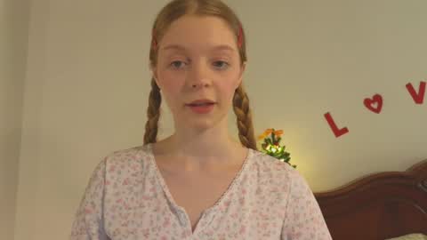 Snapshot of mimichelle chatting on 12-30-24, 08:43 mimichelle online show from 12-30-24, 08:43