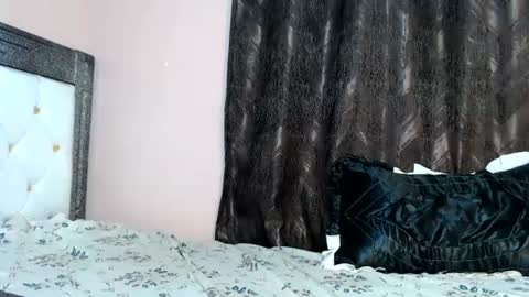 Snapshot of mimiebony chatting on 06-28-26, 07:25 mimiebony online show from 06-28-26, 07:25
