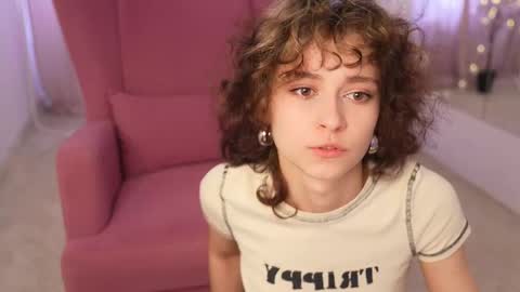 Snapshot of mimilicks chatting on 09-10-25, 08:14 IRIS online show from 09-10-25, 08:14