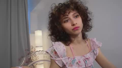 Snapshot of mimilicks chatting on 09-13-25, 08:25 IRIS online show from 09-13-25, 08:25