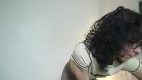 Snapshot of mimilicks chatting on 10-28-25, 08:07 IRIS online show from 10-28-25, 08:07