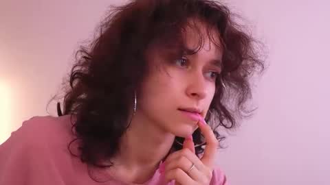 Snapshot of mimilicks chatting on 11-25-25, 06:57 IRIS online show from 11-25-25, 06:57