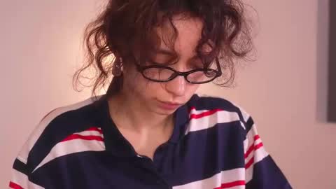 Snapshot of mimilicks chatting on 11-26-25, 07:53 IRIS online show from 11-26-25, 07:53