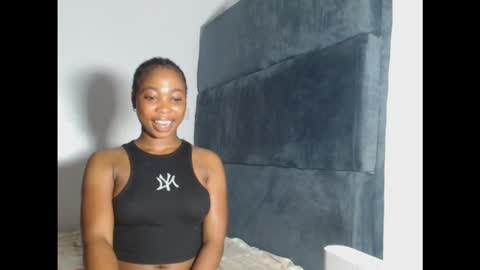 mimi online show from 10-31-25, 11:17