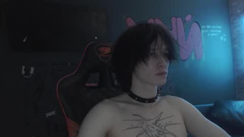 Snapshot of min1pekka chatting on 10-05-25, 12:20 Max online show from 10-05-25, 12:20