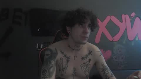 Snapshot of min1pekka chatting on 11-08-25, 11:43 Max online show from 11-08-25, 11:43